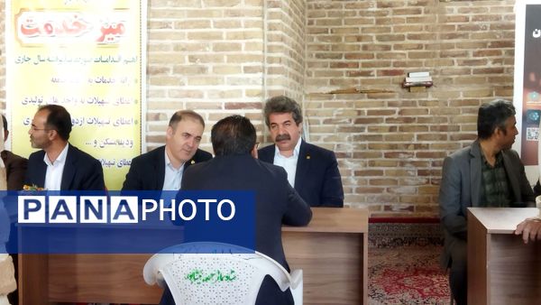 میز خدمت ادارات و بانک‌ها در نماز جمعه نیشابور