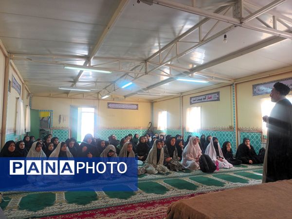 نماز جماعت در دبیرستان میرزا جعفر سروقد مشهد مقدس 