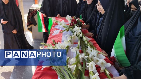 وداع با پیکر شهید گمنام در دبیرستان شهید عباسی یک مشهد