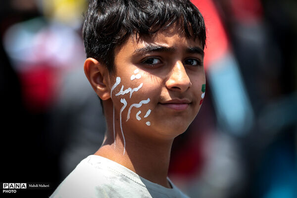 حضور دانش‌آموزان در مراسم وداع با رهبر شهید انقلاب 
