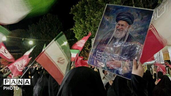 روایت حضور پرشور مردم خستگی ناپذیر خرم آباد در میدان امام (ره)