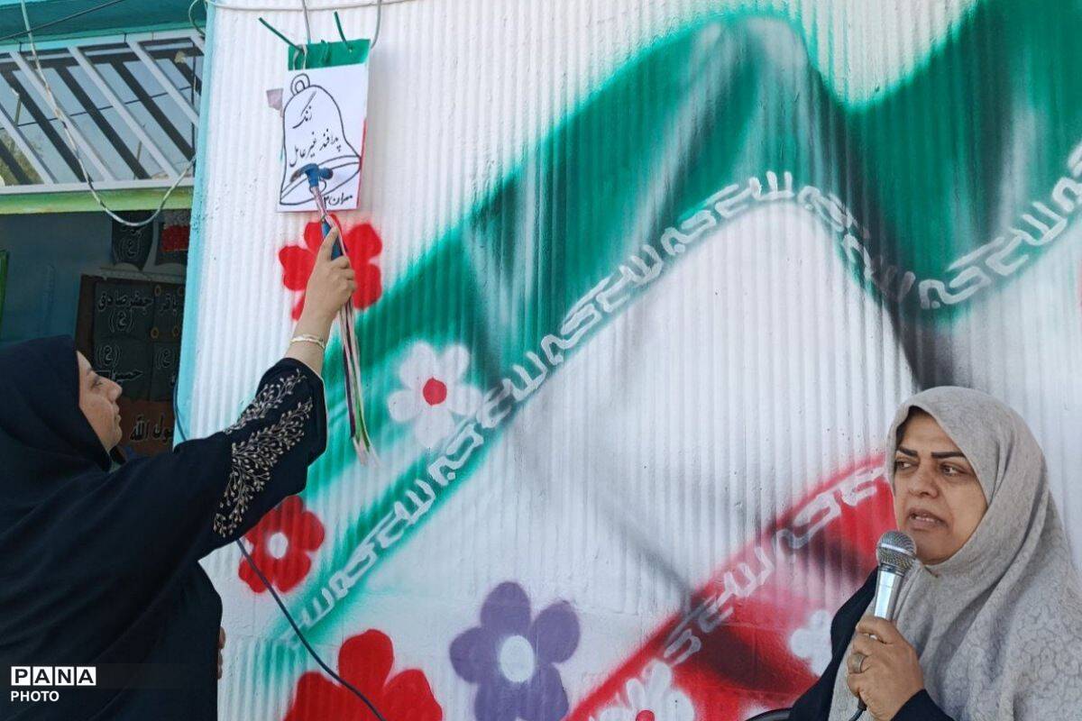  گرامیداشت هفته پدافند غیرعامل در دبستان مهران