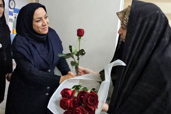 لحظه‌های متفاوت روز پرستار و ولادت حضرت زینب (س) در دبیرستان دخترانه طلیعه شاهد