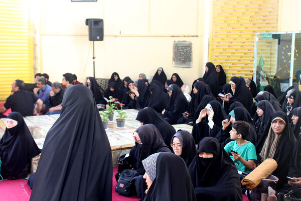 زمزمه عاشقانه دعای عرفه در یادمان 14 شهید گمنام کوه خضر نبی(ع)