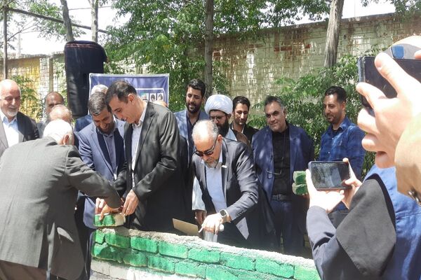 آیین خشت‌گذاری هنرستان اطلس روان کارا شهرستان پاکدشت 