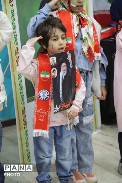 غرفه سازمان دانش‌آموزى در قلب تجمعات