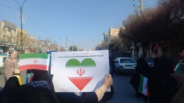 مردم غیور ملارد با حضور پرشور خود در راهپیمایی ۲۲ بهمن، ثابت کردند که همچنان پای انقلاب اسلامی ایستاده‌اند.