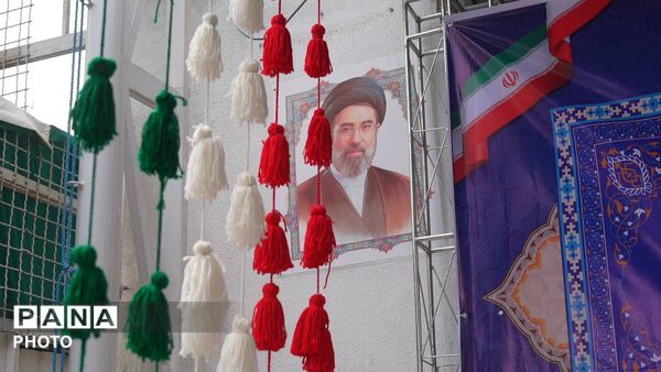 آیین گلباران محل شهادت شهید مرتضی مطهری با حضور مجید پارسا در منطقه ۱۲