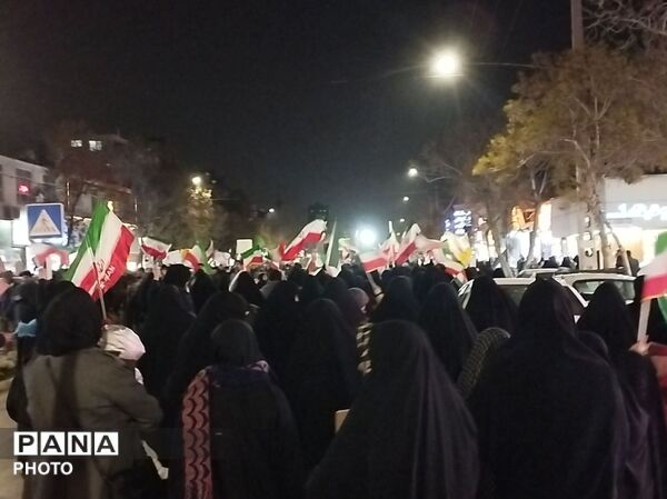 حضور مردمان محله های مختلف در چهارراه برق مشهد