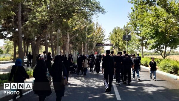 عاشقان حسینی ( ع) به یاد پیاده روی اربعین در نیشابور پیاده روی کردند-۳