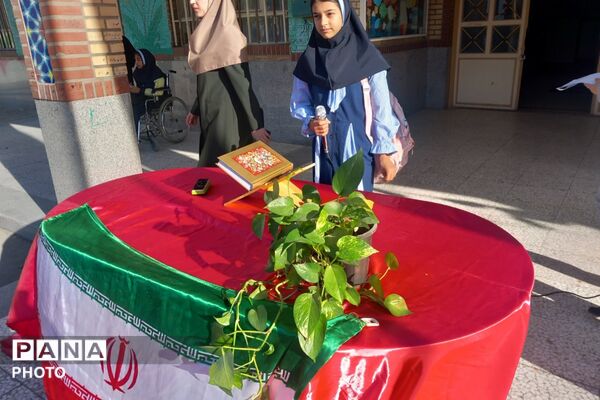 آغاز ماه‌ مهر و دیدار مجدد دانش‌آموزان و معلمان در مدرسه عزیزالله پزشکی ۲