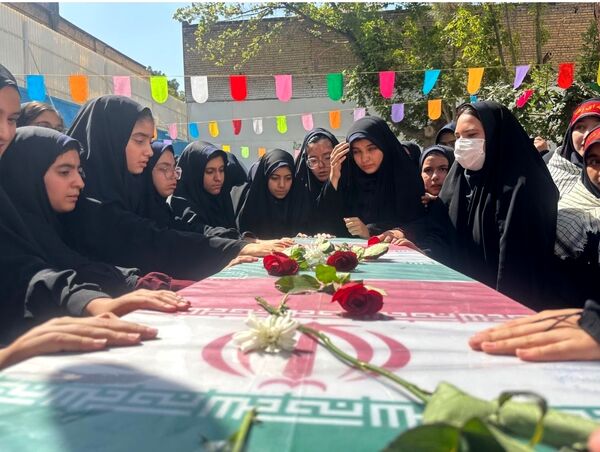 افتتاح وتشکیل سنگر رفافت در دبیرستان دخترانه امام حسین (ع) واحد۳