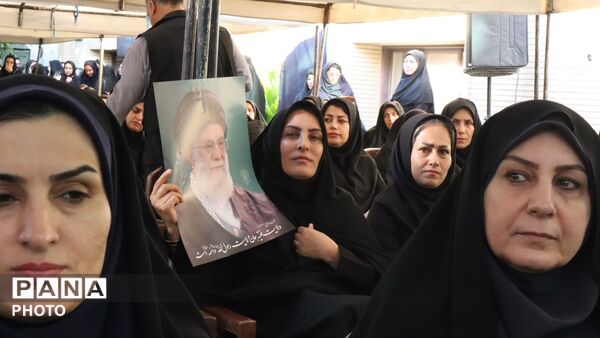 وداعِ اشک‌آلودِ هزاران فرهنگی با رهبرِ شهیدِ آسمانی