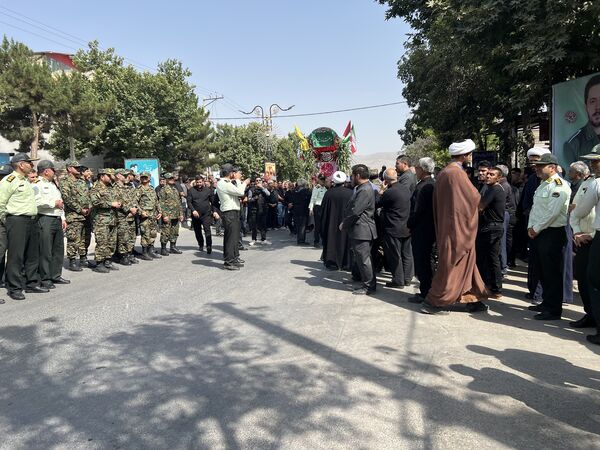 تشییع پیکر شهید ایمان وحیدی در آشخانه