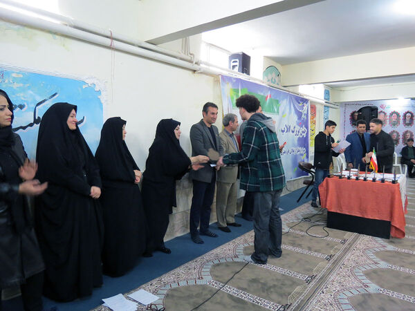 جشن انقلاب و کلنگ زنی زمین چمن دبیرستان شاهد امام حسین (ع)