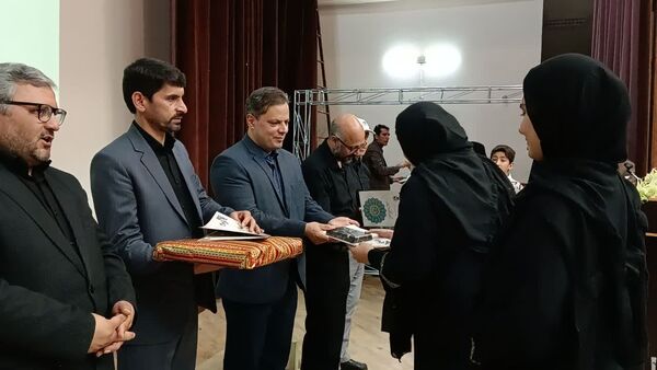 مراسم تجلیل از برگزیدگان نوجوان سالم