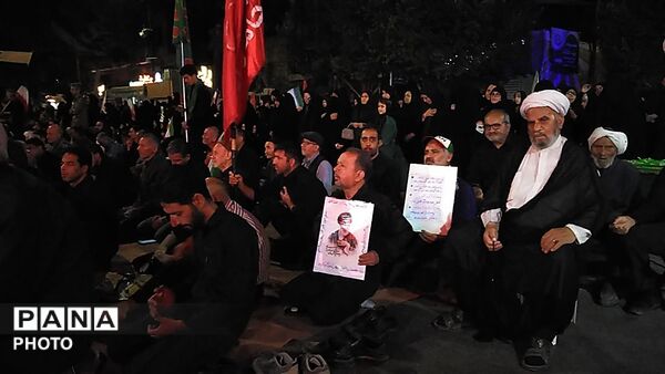 آیین عزاداری و نماز استغاثه به یاد رهبر امت اسلام در حسینیه امام خمینی 