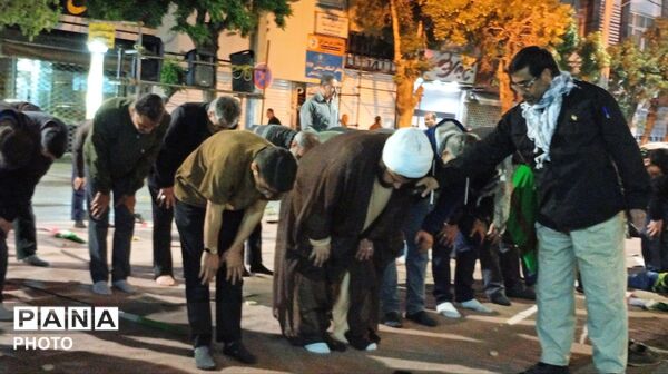 خواندن نماز استغاثه در تجمعات شبانه ملایر