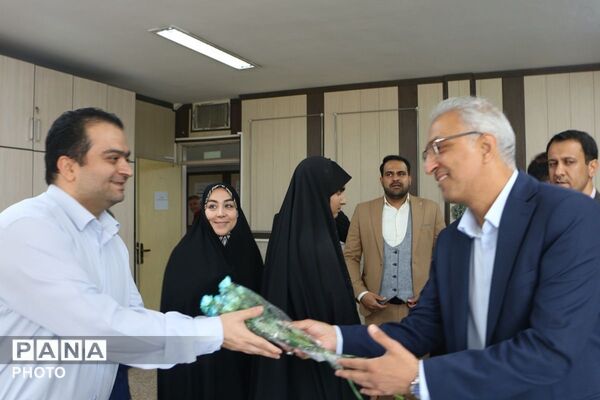 شاخه ای گل؛ هزاران قدردانی
