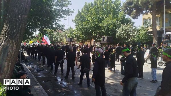 خیابان امام در روز تاسوعای حسینی حال و هوای دیگری میدهد 