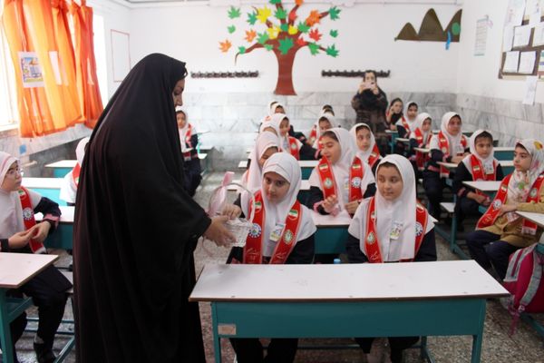  افتتاحیه‌ پایگاه تابستانی و برگزاری طرح حامی در مدرسه هدی ۱