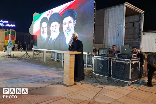 وفاداری مردم زرقان در یادبود رهبر شهید