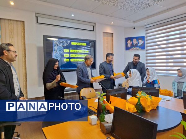 آیین تجلیل از برگزیدگان جشنواره کتابنوش