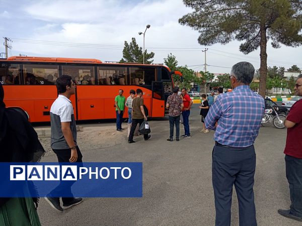 آغاز اردوی آموزشی دانش آموزان برتر دبیرستان نمونه آیت‌الله خامنه‌ای به مقصد تهران