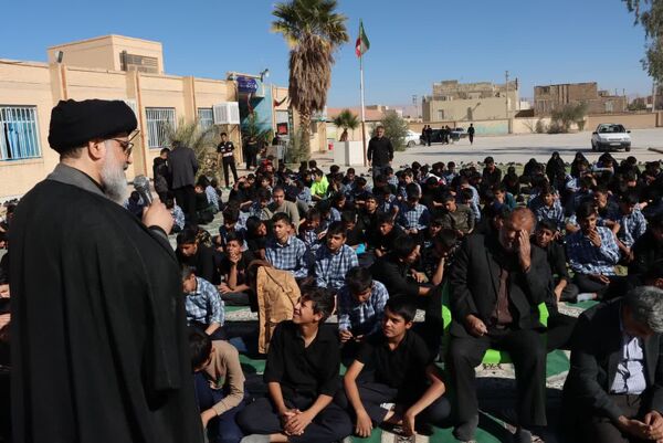 حضور معنوی امام‌جمعه بافق در مراسم سوگواری دبیرستان مناجات