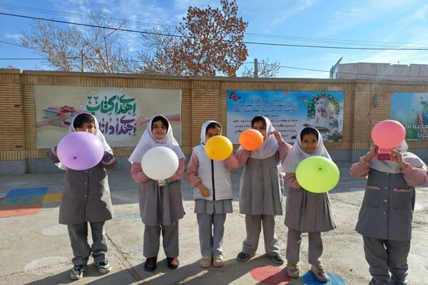 آزمایش ساخت ماشین بادکنکی در دبستان شاهد نرگس جاجرم