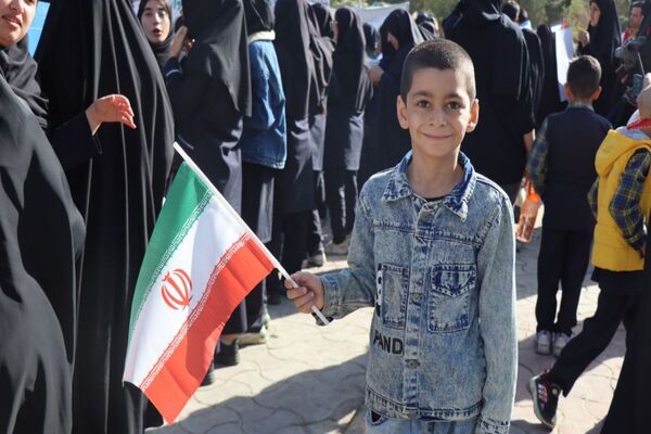 حضور پرشور دانش‌آموزان پاکدشتی در راهپیمایی روز ۱۳ آبان