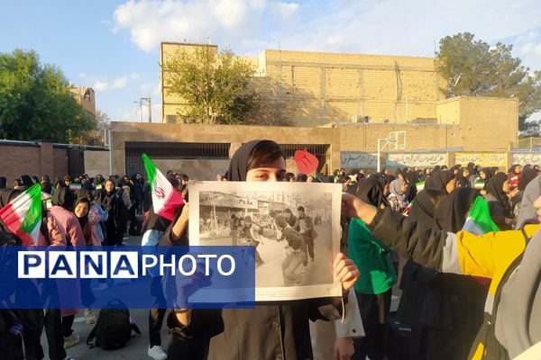 شن ۲۲ بهمن در دبیرستان شهیدان اسماعیلی‌منش