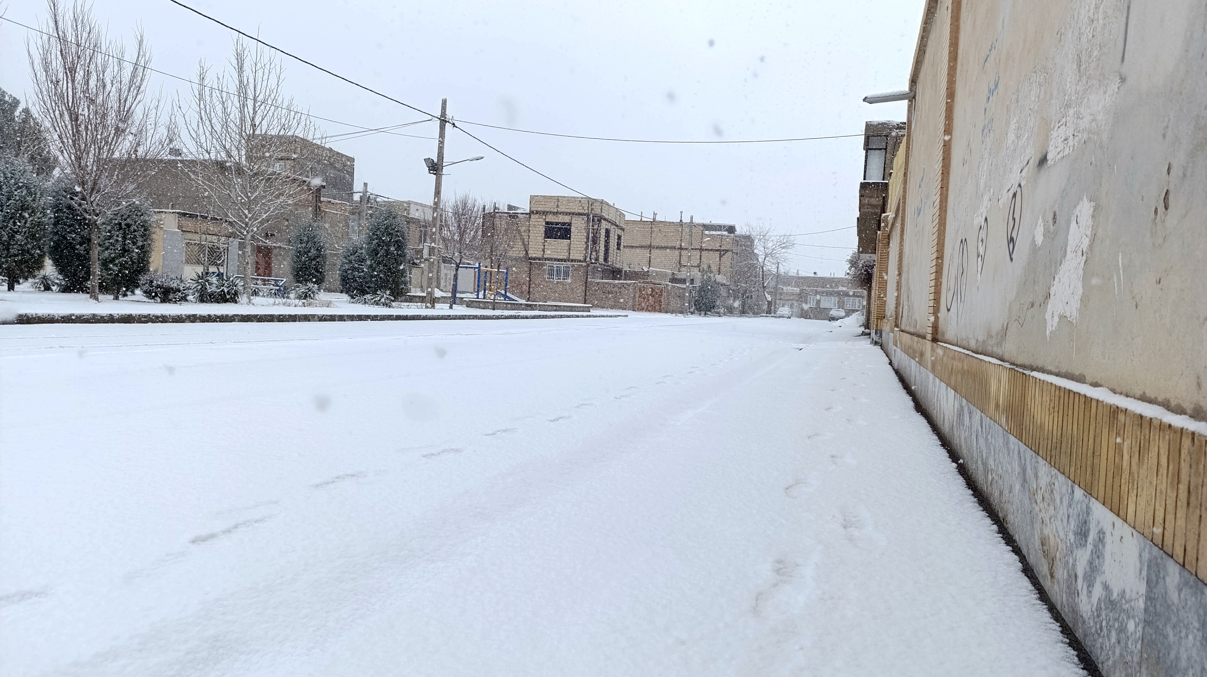 بارش نعمت الهی برف در شهرستان زیبای نیشابور 