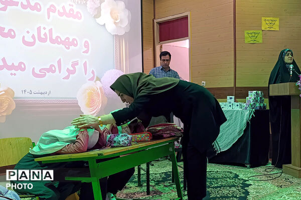 اهدای سمعک به دانش‌آموزان آسیب دیده شنوایی استان خراسان شمالی