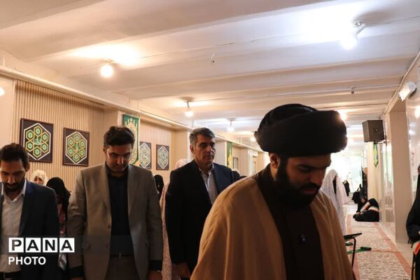اقامه نخستین نماز مهرماه در هنرستان آل‌یاسین