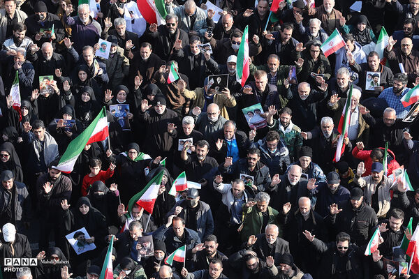 مراسم بیعت با سومین رهبر انقلاب در تهران - 2