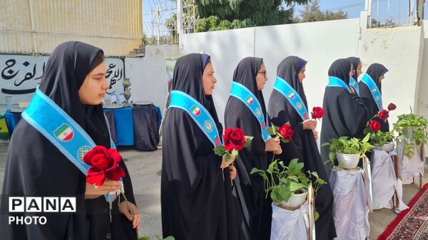 جشن «مهر عاطفه‌ها» در دبیرستان شاهد ریحانه