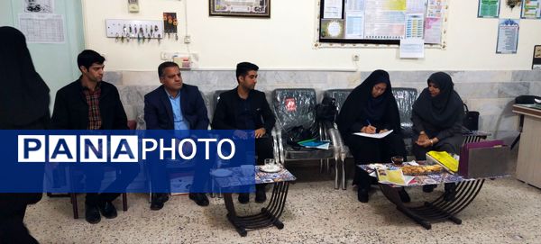 بازدید استانی کارشناس بهداشت از دبیرستان شهید محمدی پور