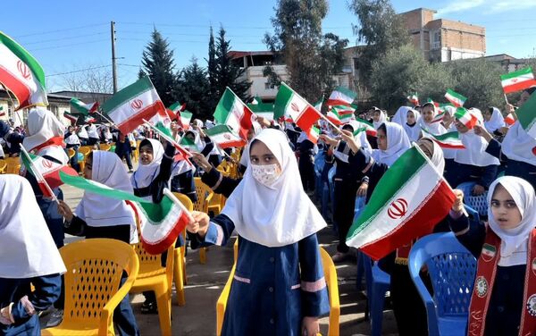 آیین نواختن « گلبانگ انقلاب » در مدرسه 22 بهمن دلند