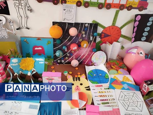 جشنواره بازی و یادگیری همزمان با ایام الله دهه فجر در دبستان وحدت