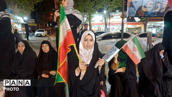 حضور گسترده مردم در خیابان‌های خرم آباد 