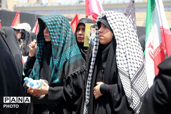 آخرین وداع با قائد شهید: پیکر مطهر آیت‌الله سیدعلی‌خامنه‌ای در میان سیل عاشقان به مصلی تهران رسید 
