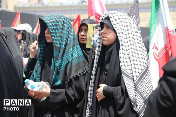آخرین وداع با قائد شهید: پیکر مطهر آیت‌الله سیدعلی‌خامنه‌ای در میان سیل عاشقان به مصلی تهران رسید 