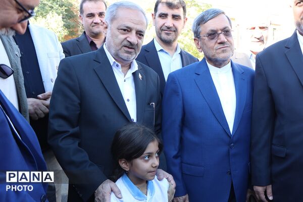 «مهر کریمانه» با حضور وزیر آموزش و پرورش در دبستان پروین اعتصامی بهارستان‌دو