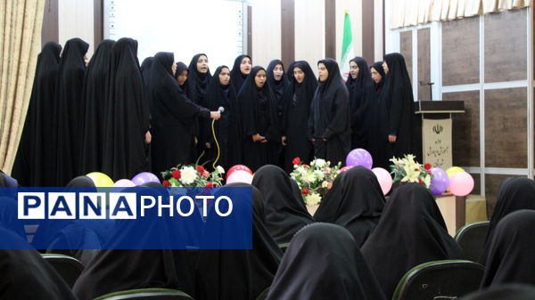 تجلیل از دانش‌آموزان برگزیده در چهل ودومین جشنواره فرهنگی هنری امید فردا شهرستان بن