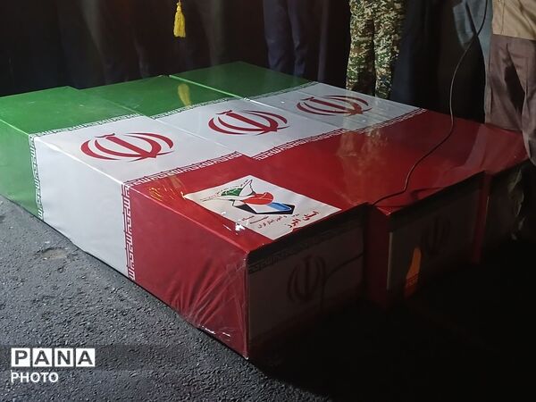 اجتماع باشکوهی فرهنگیان استان البرز در چهلم شهادت رهبر و دانش‌آموزان میناب