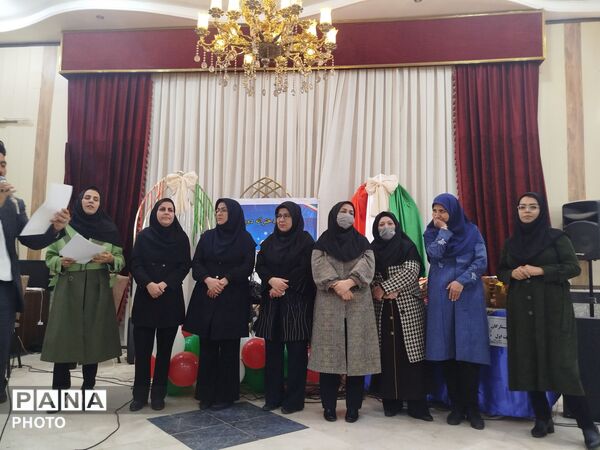 مراسم تقدیر و تشکر از دانش آموزان برتر درسی، اخلاقی و نماز جماعت در دبیرستان دخترانه دانشور 2 