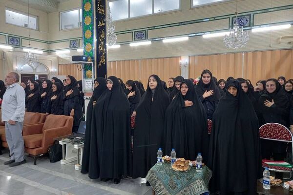 برگزاری یادواره شهدا به مناسبت هفته دفاع مقدس در دبیرستان حضرت زینب(س) ناحیه یک شهرری