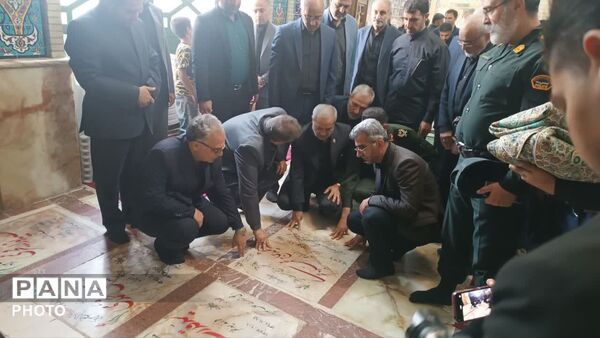  تجدید میثاق وزیر آموزش و پرورش با شهدا در امام زاده یحیی (ع) سمنان