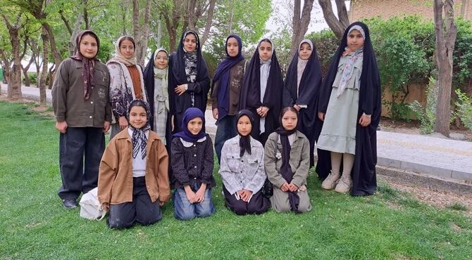 گردهمایی دختران کهک به یاد شهدای میناب